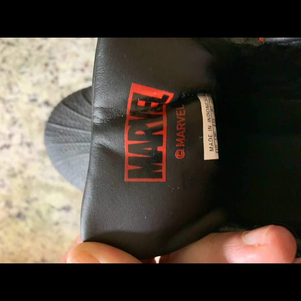 PlayStation X MARVEL SPIDER-MAN SUPERSTARS SIZE 8.5. New. Box not included. - Picture 10 of 11